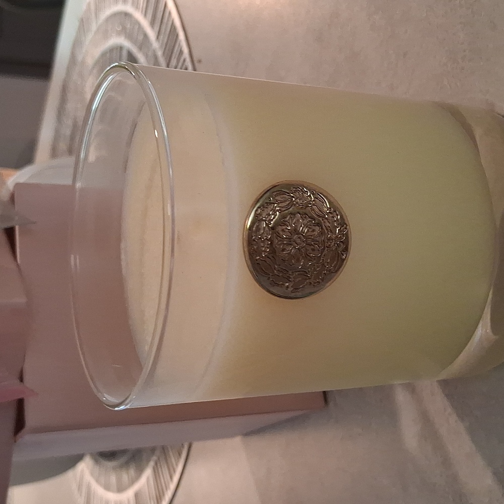 Lux Candle - Picture 3 of 4